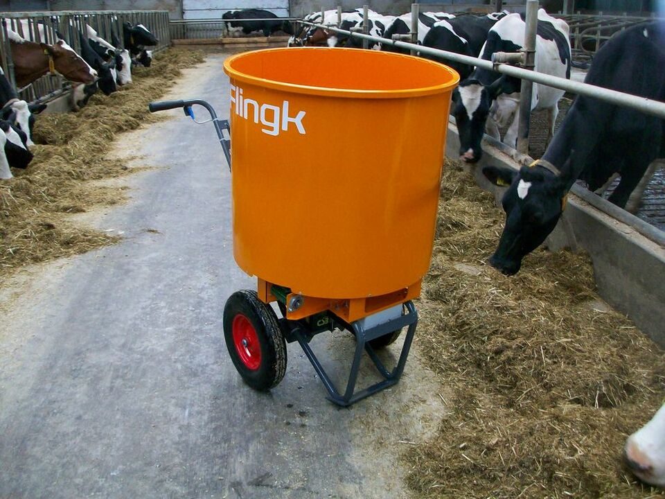 FlingK SE 250 elektrisk strøer i kvægstald